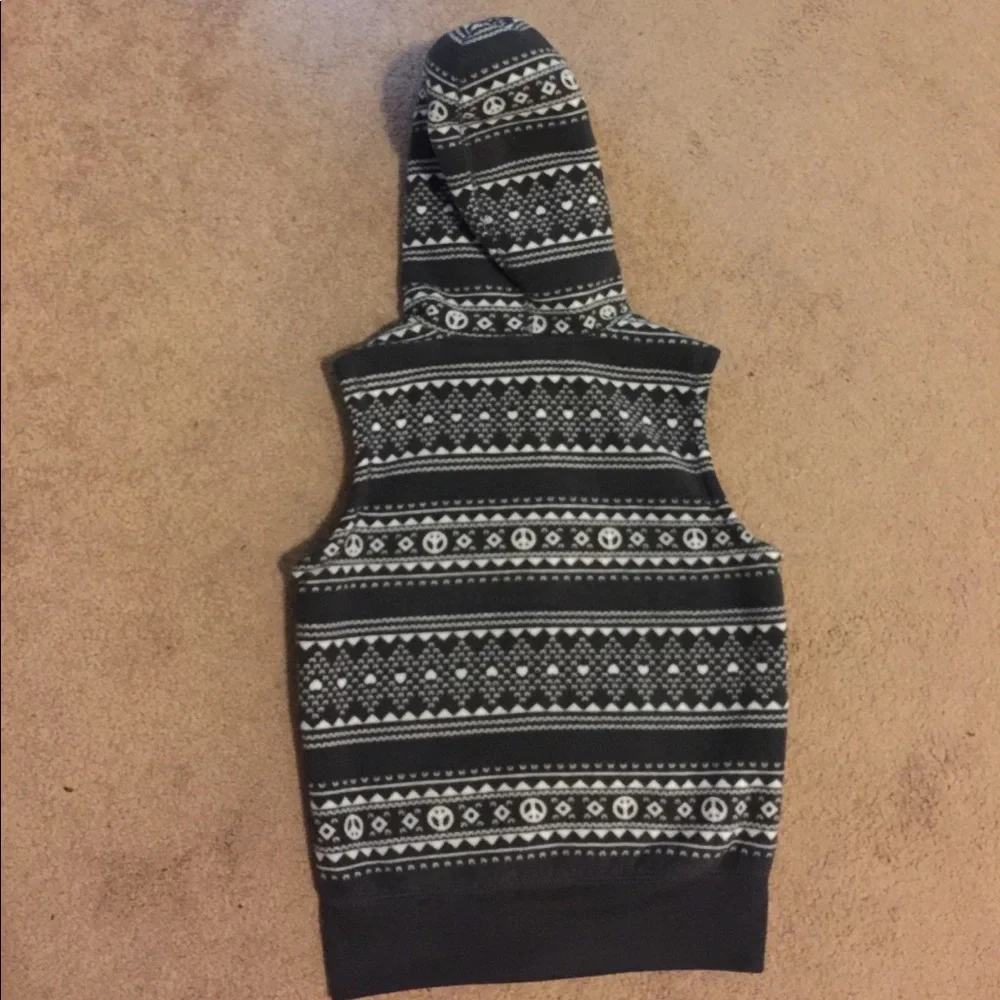 Grey & white Sherpa OLD NAVY hooded vest size 8(M)